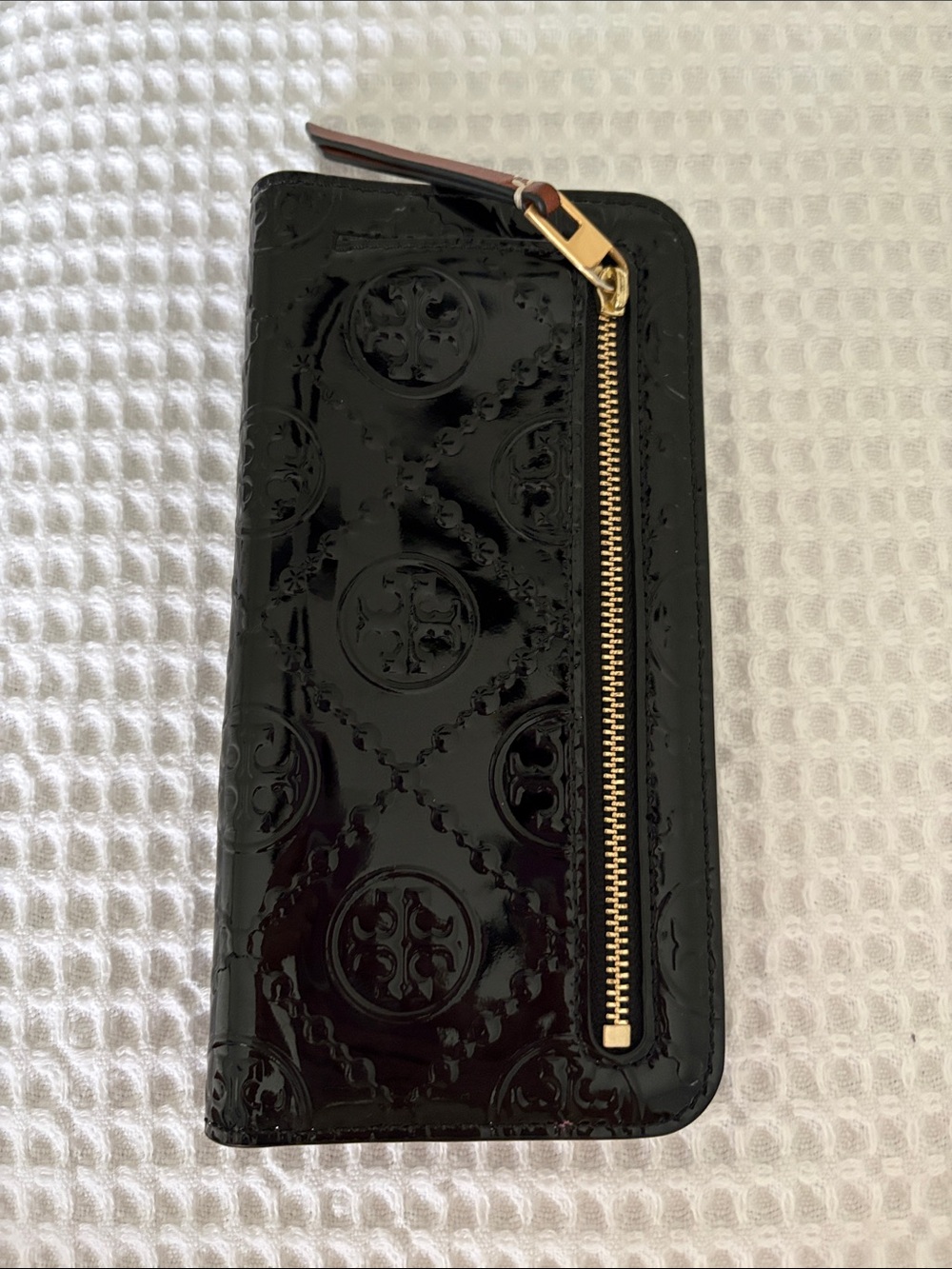 Tory Burch T Monogram Embossed Card Wallet - Picture 2 of 3